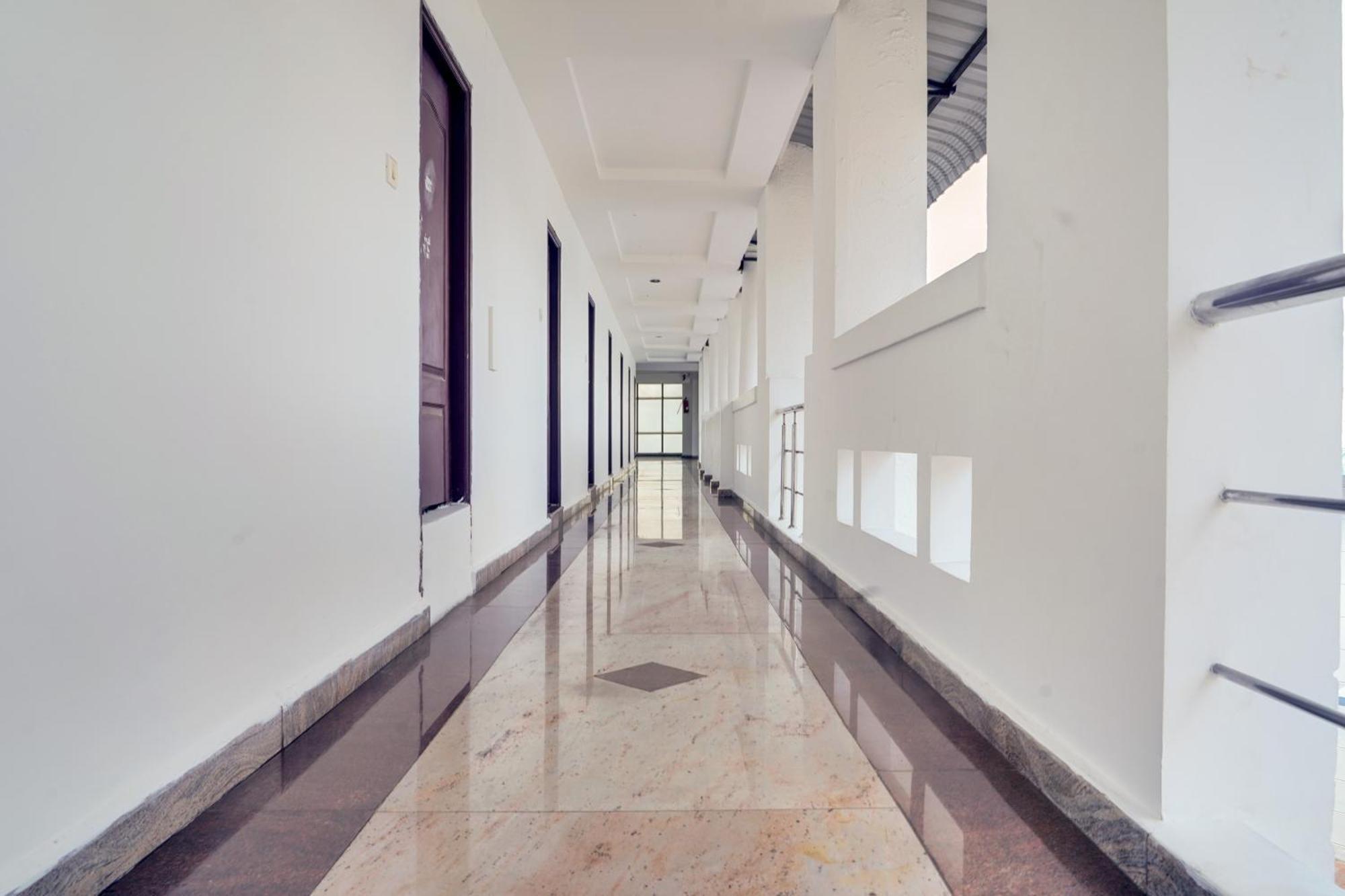 فندق Collection O Coastal Grand Kurunji Meredian كوديكانال المظهر الخارجي الصورة