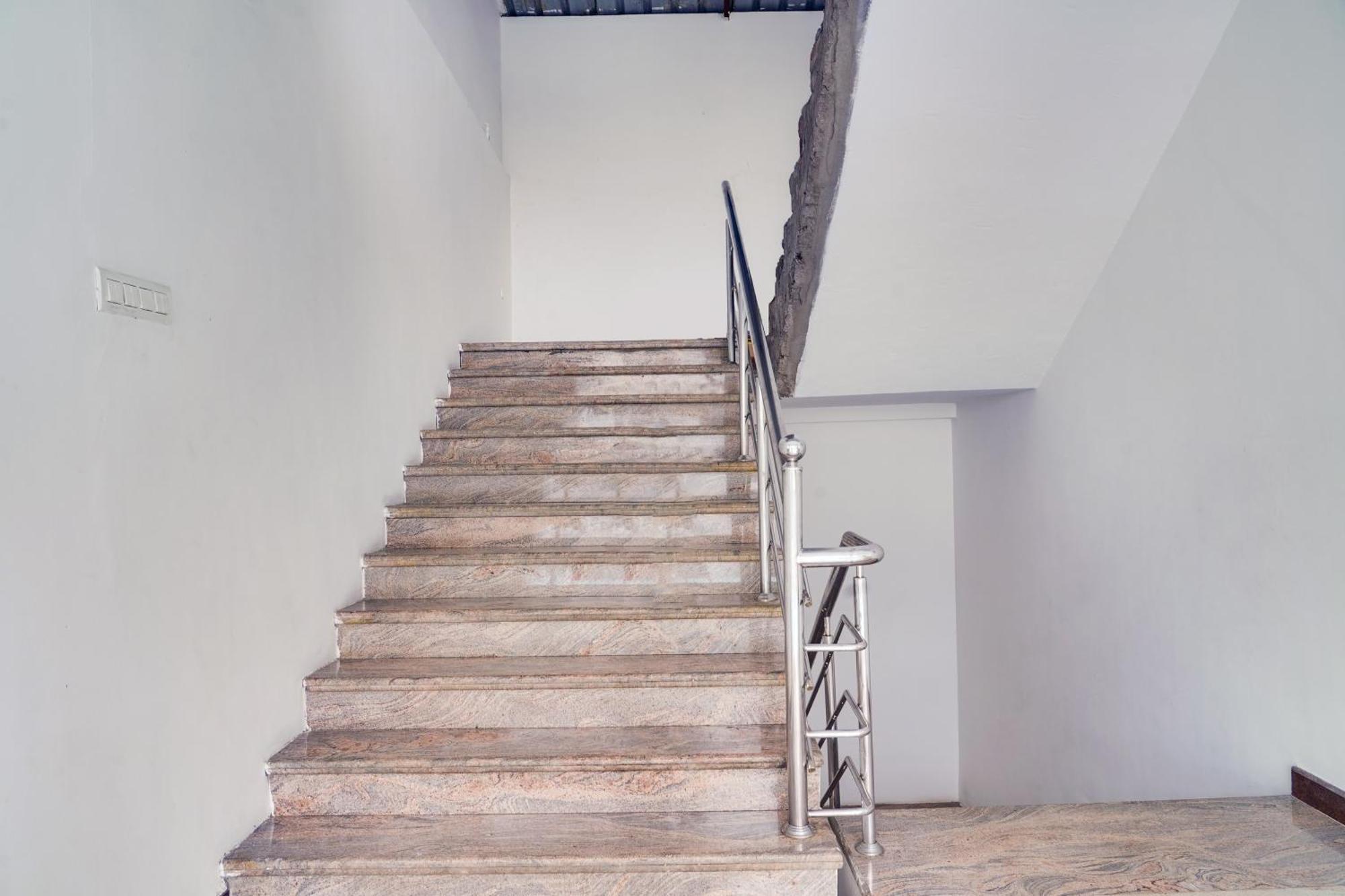 فندق Collection O Coastal Grand Kurunji Meredian كوديكانال المظهر الخارجي الصورة