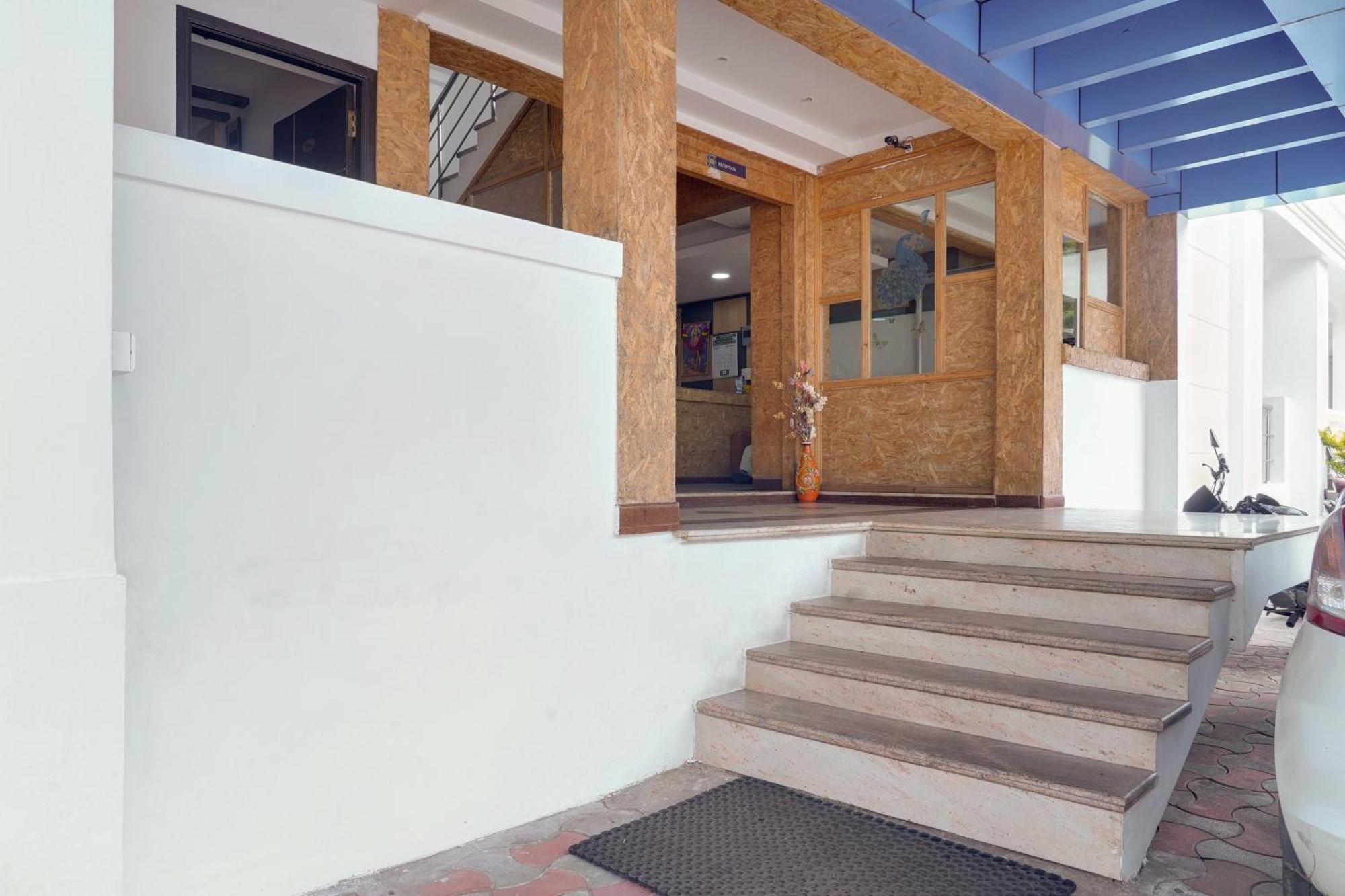 فندق Collection O Coastal Grand Kurunji Meredian كوديكانال المظهر الخارجي الصورة