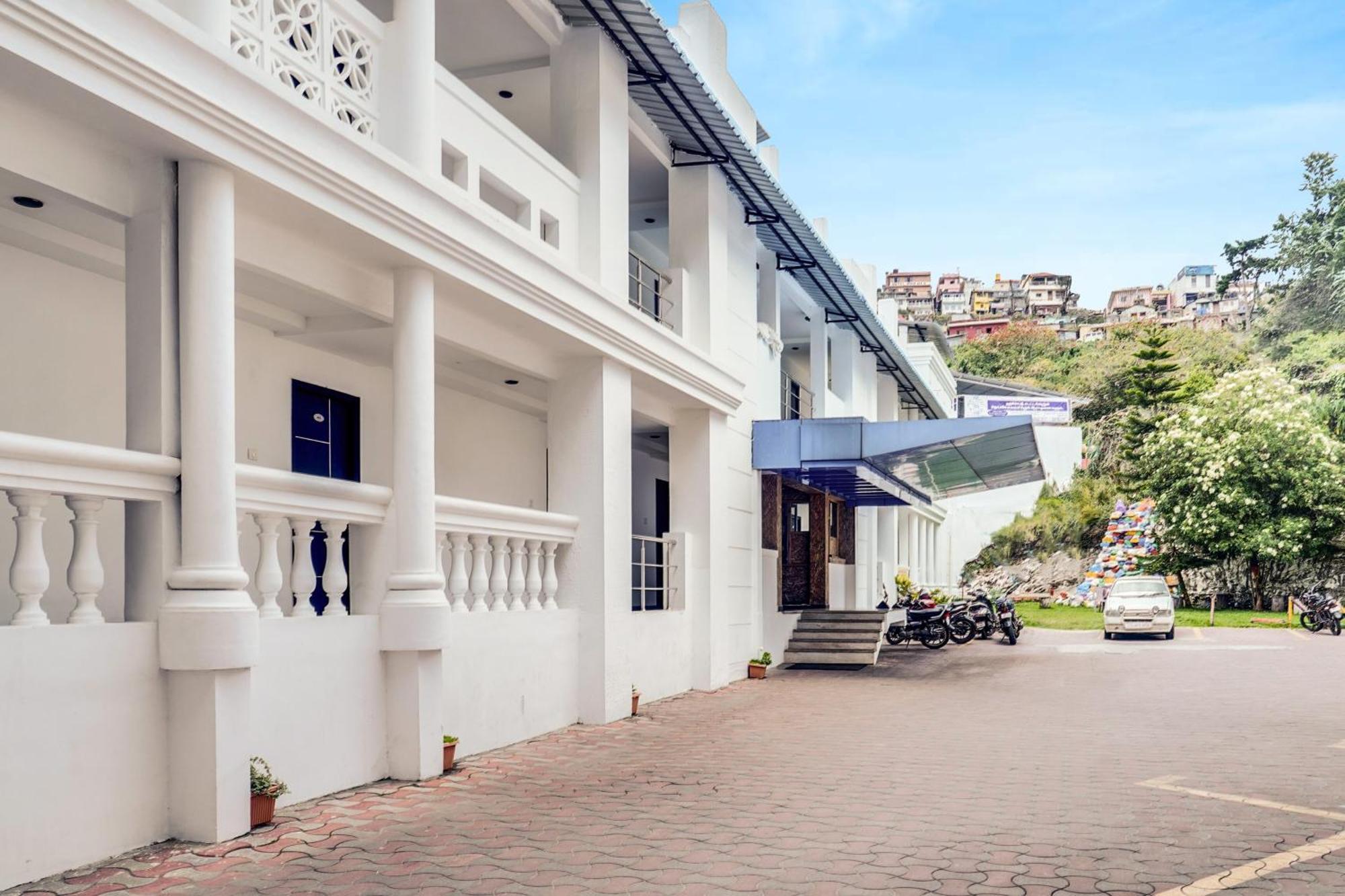 فندق Collection O Coastal Grand Kurunji Meredian كوديكانال المظهر الخارجي الصورة
